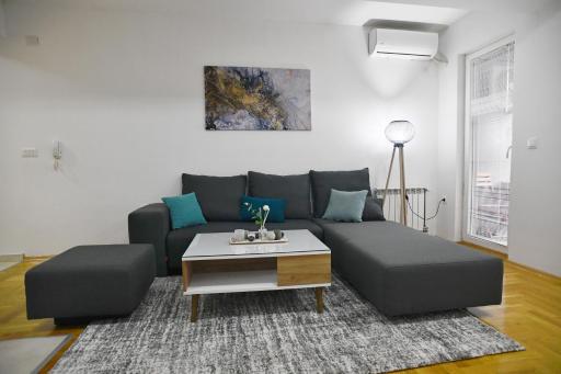 Modern & Cozy near City Center with Balcony, free Parking and coffee - Housity