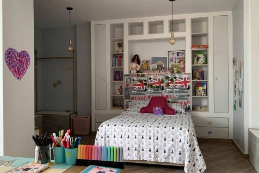 AMPLIA CASA CON PISCINA - Housity