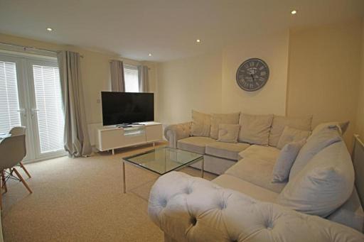 Modern Four Bedroomed Townhouse - Housity