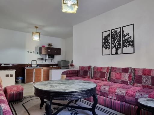 Spacious 2 BR near mausolée med V, 1min walk tram. - Housity
