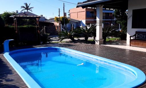 Linda Casa Temporada com Piscina - Housity