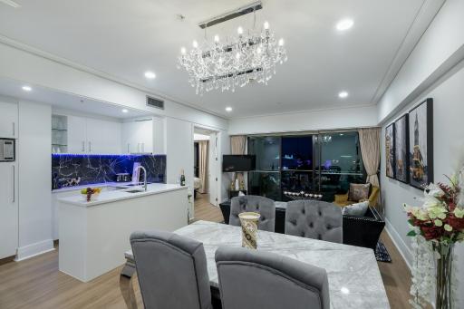 Extravagant Escape - Housity