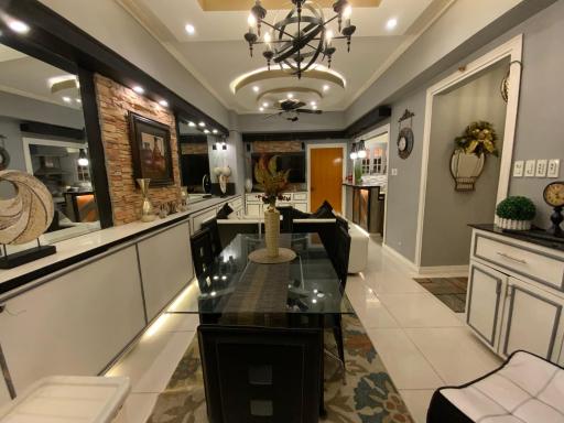 Stunning 1 BR Eastwood Condo Suite! - Housity