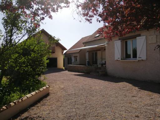 Magnifique maison 4 chambres avec piscine - Housity