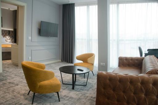 H41 Luxury Suites - Housity