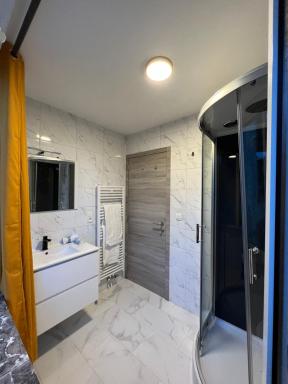 Riverbank Guest House - Housity