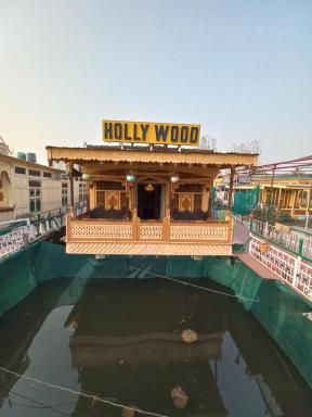 Houseboat Hollywood - Housity