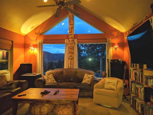 Downtown White Salmon View Home - Housity