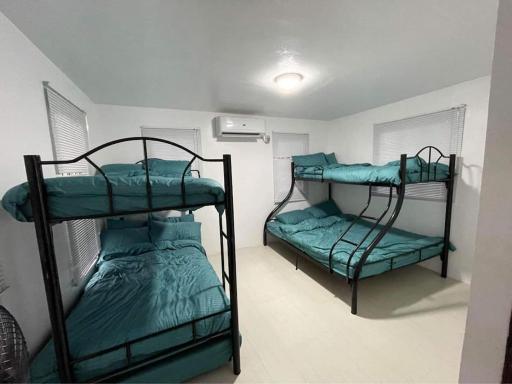 La Colmena Bauan - Self Catering Townhouse Accommodation - Housity