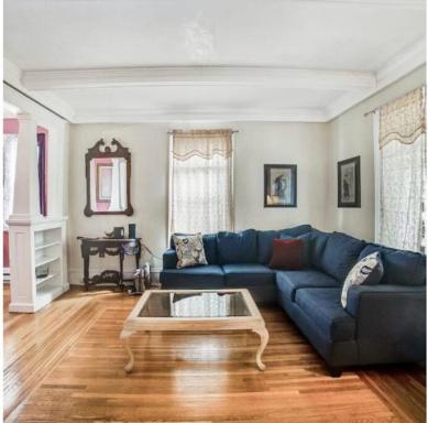 Hot tub & Game Room! Close to parks & restaurants! - Housity