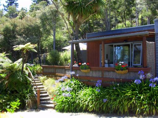 Cabbage Tree Chalet - Housity