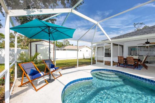 14 Bright Spacious 4 Bedroom Home with a Heated Pool - Housity