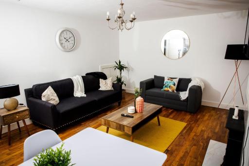 Tower Square House - Housity