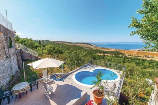 Family house with pool and view, dogs welcome - Housity