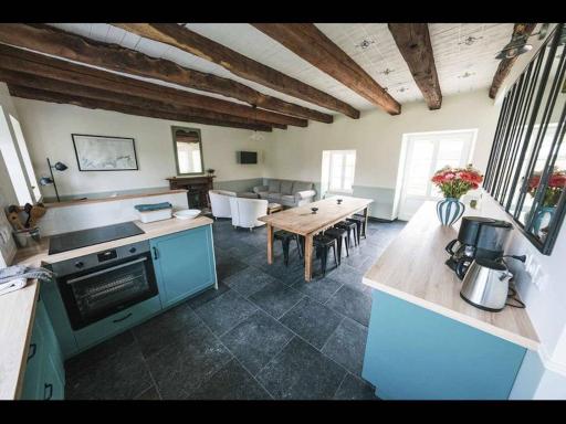 The House of Anne Dinard - Housity