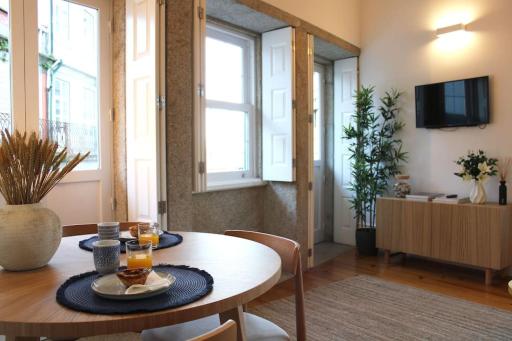 Living Aliados Mezzanine Flat W/ AC - Housity