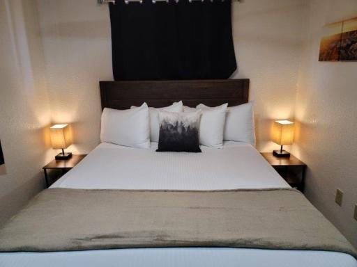 070B Grand Canyon Suite with Kitchenette near South Rim Sleeps 4 - Housity