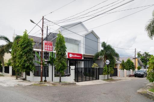 RedDoorz Syariah at Jalan Andalas Padang - Housity