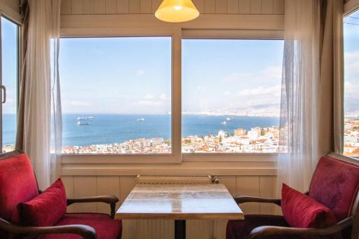 Flat with Mesmerizing Sea View in Konak - Housity