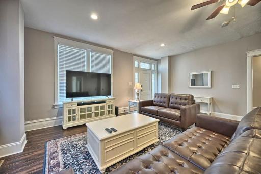 Suites on Seneca - Lovely 2 Bed 1 Bath Apartment - Housity