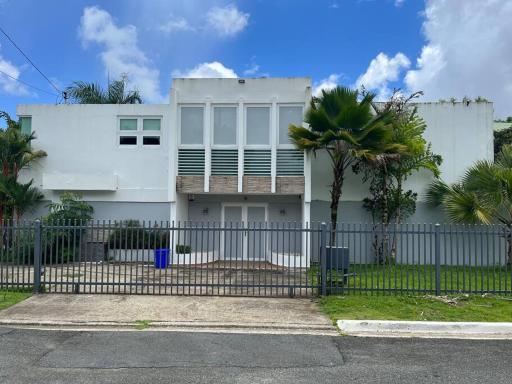 Hidden Paradise w/ Huge Pool - Housity