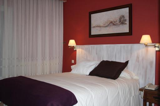 Hotel Cuatro Calzadas - Housity