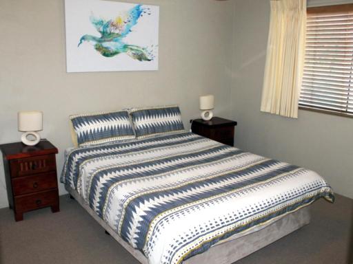 Beach West Burleigh Retreat - Housity