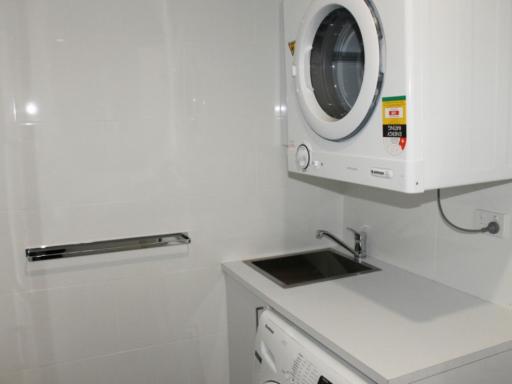 Beach West Burleigh Retreat - Housity