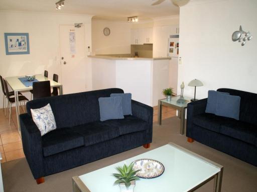 Beach West Burleigh Retreat - Housity