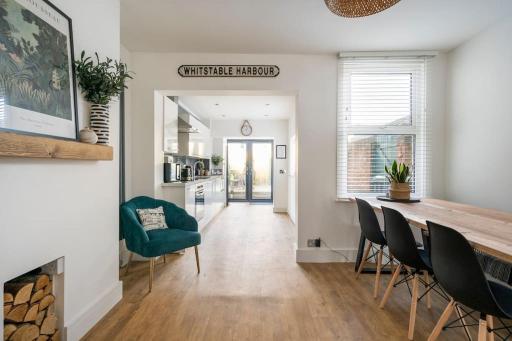 Modern Whitstable Cottage by town, beach & harbour - Housity