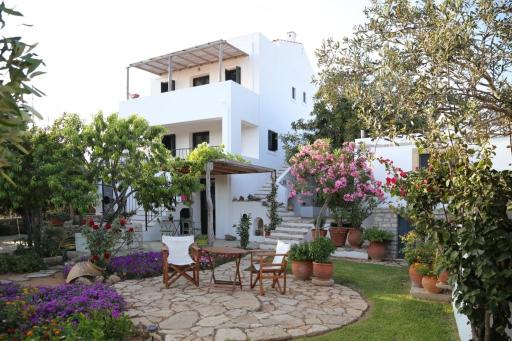 Perlegiannika Houses - Housity