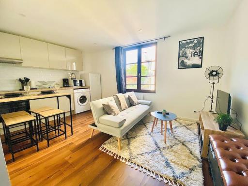 Aux pieds du Vieux-Mans : T2 style industriel 24h - Housity