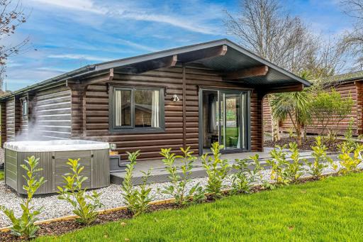 Chestnut, 6 Fingle Glen Lodges - Housity
