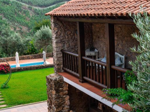 Casas Do Favacal - a traditional Xisto house - Housity
