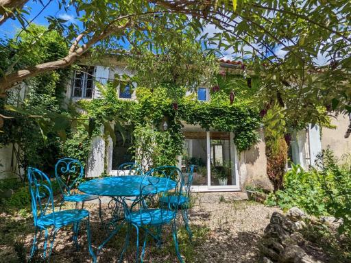 Maison charmante avec terrasse, jardin clos, barbecue, près de la Charente - 3 ch, 2 sdb - FR-1-653-31 - Housity