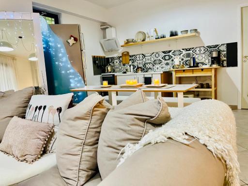 Nadia's White Loft - Housity