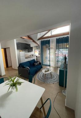 NANA COCOONING- C42- Vue Panoramique - Appartement Cosy et Lumineux- Cuisine équipée- CLIM-NETFLIX-Parking public gratuit-Garage privé payant - Housity