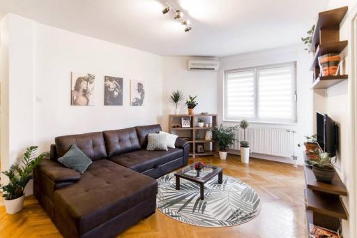 Modern Living Apts - Botanica - PRIVATE PARKING - Housity