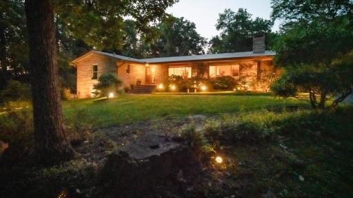 Dream home w fireplace amenities & tons of space - Housity