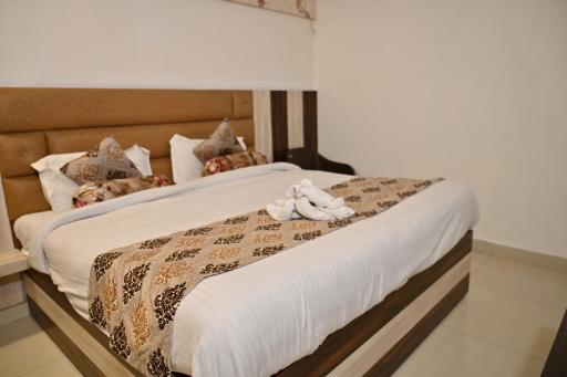 Hotel Shine Star By Tag Your Trip Near Golden Temple - Housity