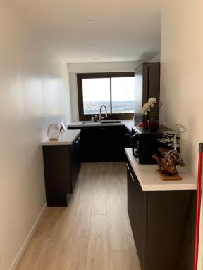 Appartement refait à neuf avec vue sur la ville - Housity