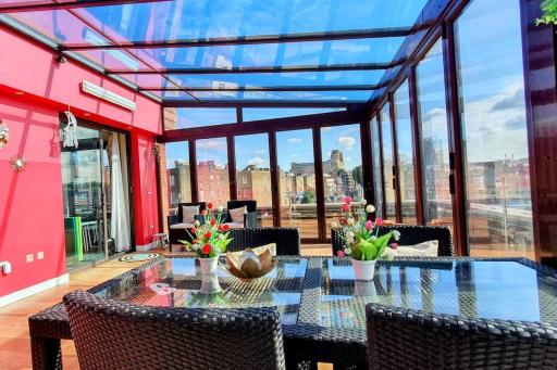 Beautiful centrally located spacious Penthouse flat. - Housity