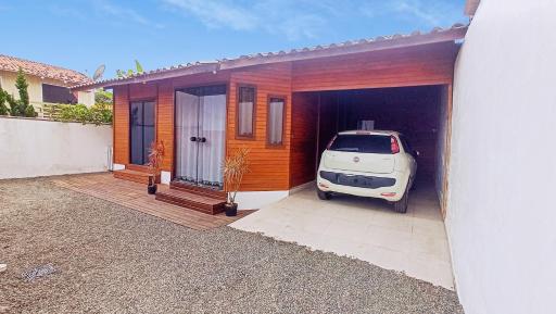 Casa a 100m da praia e a 800m do Beto Carrero - Housity