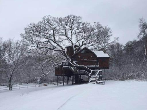 Treehouse Farm Lodging LLC - Housity