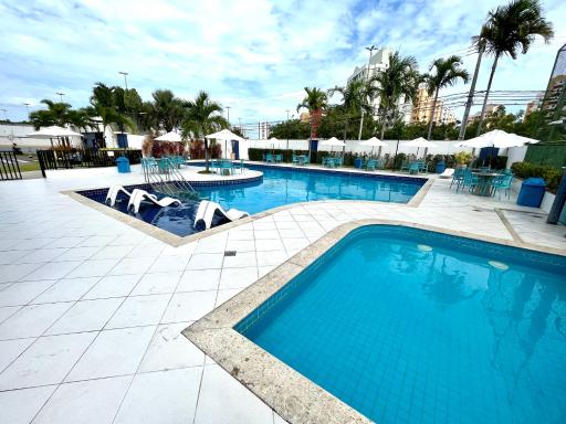 Apart novo Próximo Shop e Praias. Uma cama King. - Housity