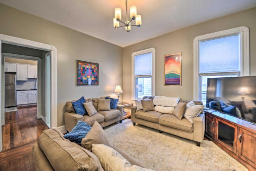 Renovated Apt 1 Mi to Downtown! - Housity