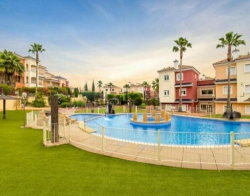 Apartamento con piscina - Housity