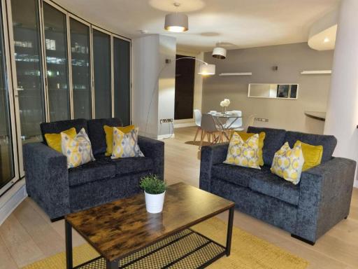 2BD Flat - Stunning views of Manchester Skyline - Housity
