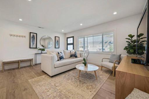 Chic and Comfy Home in the Heart of Silicon Valley - Housity