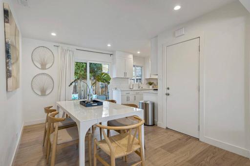Chic and Comfy Home in the Heart of Silicon Valley - Housity